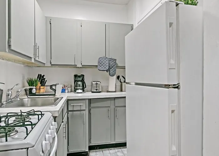 1br Modern Lakeview Close To Dining - Oakdale 2s Apartment
