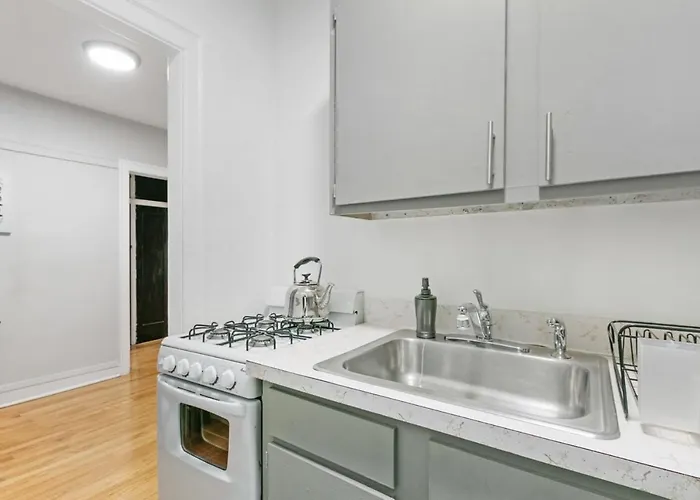 1br Modern Lakeview Close To Dining - Oakdale 2s