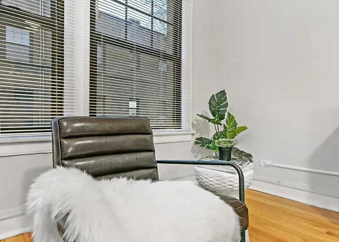 1br Modern Lakeview Close To Dining - Oakdale 2s Apartment