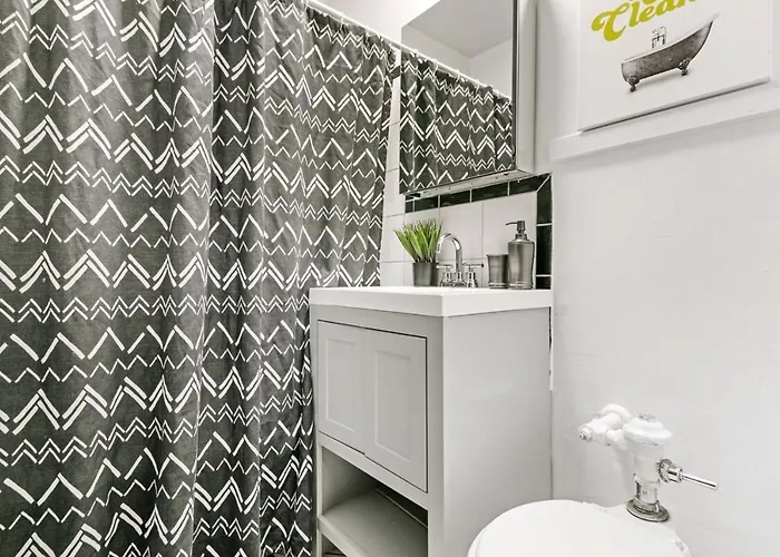 Apartment 1br Modern Lakeview Close To Dining - Oakdale 2s